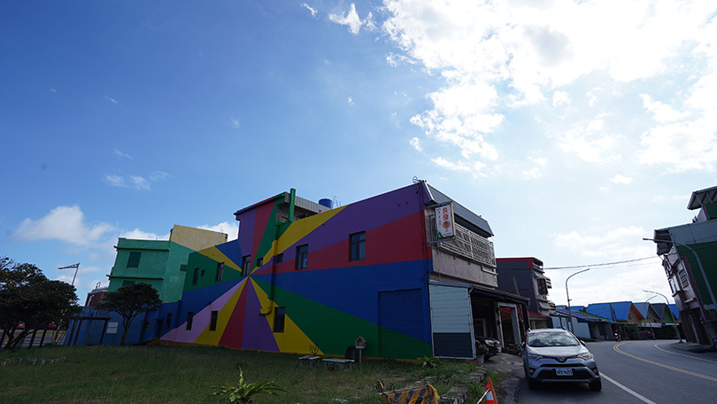 良發麵包_彩虹牆